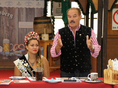 Gillamoos Pressekonferenz Dirndlkönigin | © Stadt Abensberg