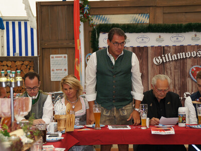 Gillamoos Pressetermin Programm Kuchlbauer Festwirt Schöniger Festhalle | © Stadt Abensberg