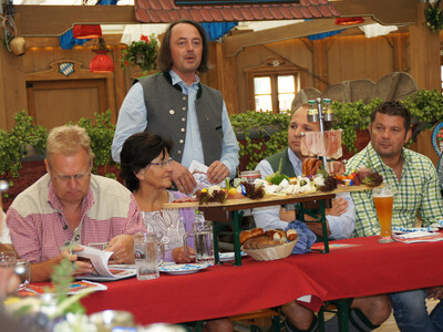 Gillamoos Pressetermin Härteis Festzelte Getränke Jungbräuzelt | © Stadt Abensberg