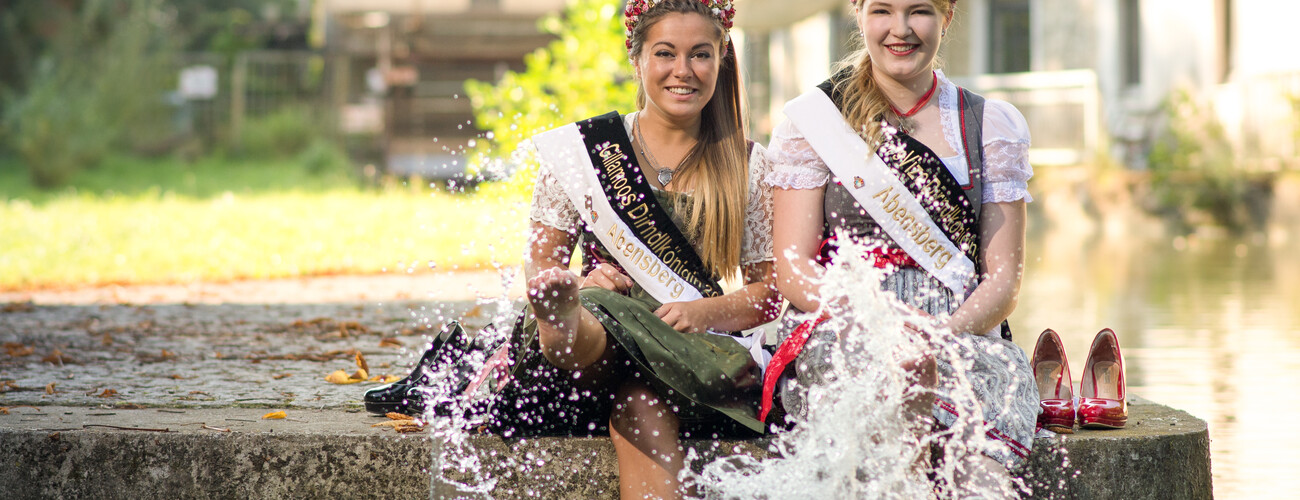 Gillamoos Königinnen planschen an der Abens