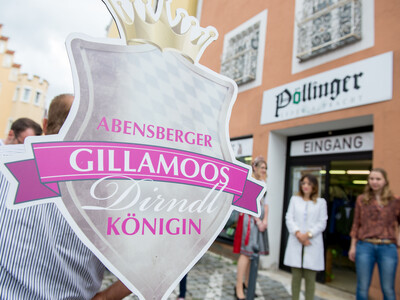 Einkleidetermin Gillamoosdirndlkönigin bei Trachten Pöllinger | © Marco Holzhäuser