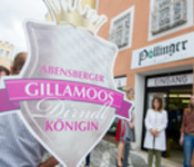 Einkleidetermin Gillamoosdirndlkönigin bei Trachten Pöllinger | © Marco Holzhäuser