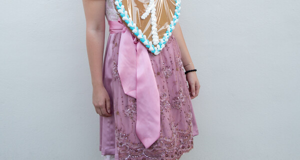 Startnummer 1, Kandidatin Nina Mittermeier Gillamoos Dirndlköniginnen-Wahl 2017 | © Marco Holzhäuser