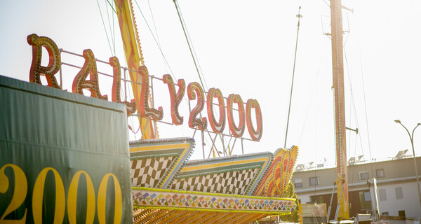 Autoscooter beim Gillamoos Aufbau 2016 DSC 3344 | © Marco Holzhäuser