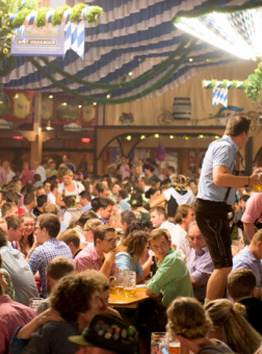Volle Hütte am Gillamoos im Kuchlbauer Festzelt