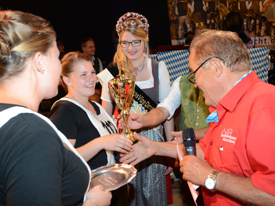 Gillamoos Holzsagln Holzsägewettbewerb | © Helmut Barsa