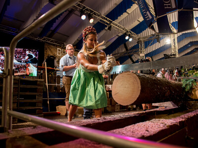 Gillamoos Holzsagln Holzsägewettbewerb | © Marco Holzhäuser