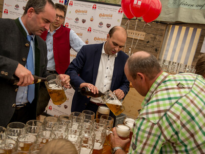 Gillamoos Weltrekord Masskrugtragen | © Marco Holzhäuser