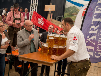 Gillamoos Weltrekord Masskrugtragen | © Marco Holzhäuser