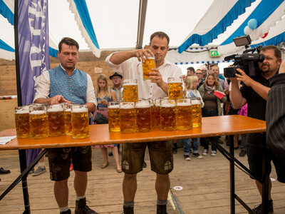 Gillamoos Weltrekord Masskrugtragen | © Marco Holzhäuser