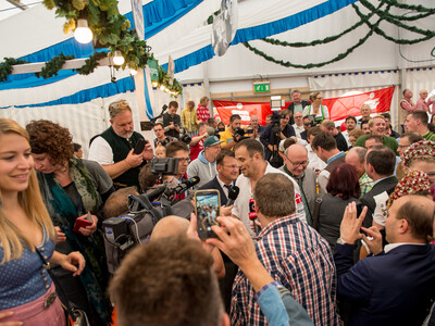 Gillamoos Weltrekord Masskrugtragen  | © Marco Holzhäuser