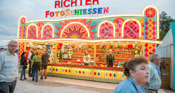 Gillamoos Schaussteller am Jahrmarkt in Abensberg | © Marco Holzhäuser
