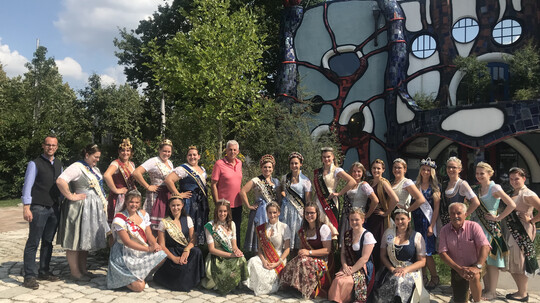 Königlicher Besuch in der Kuchlbauers Bierwelt