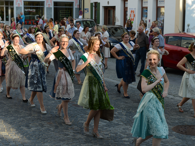 Gastköniginnen beim Auszug | © Riepl