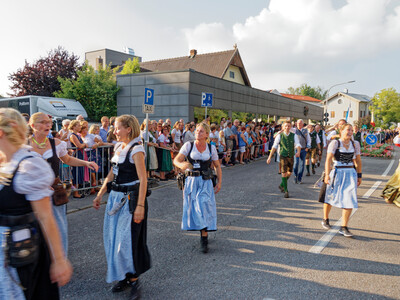 Festzeltbedienungen am Gillamoos-Auszug | © Scherübl