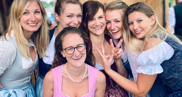 Nine Helmers mit ihren Mädels | © Helmers