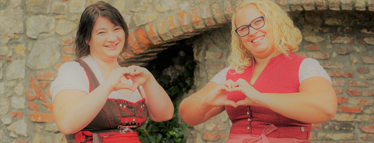 Melanie Schmid & Ines Geltl haben ein Herz für den Gillamoos | © Carolin Wohlgemuth