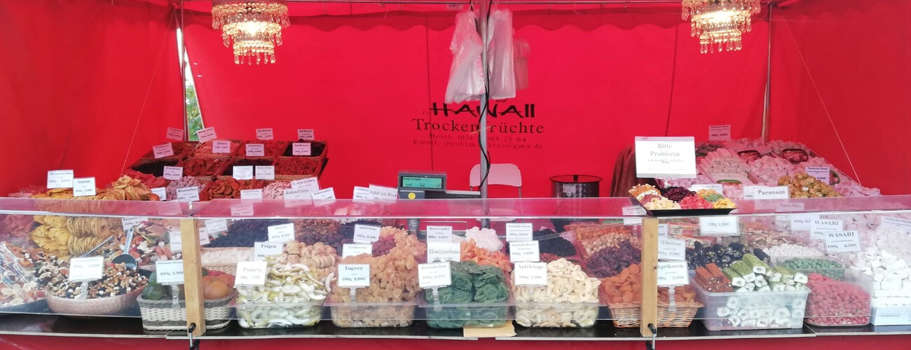 Stand von Trockenfrüchte Hawaii am Gillamoos | © Var