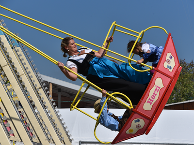 Mami und Kids in der Schiffschaukel von Fritz Kreis | © Hauke