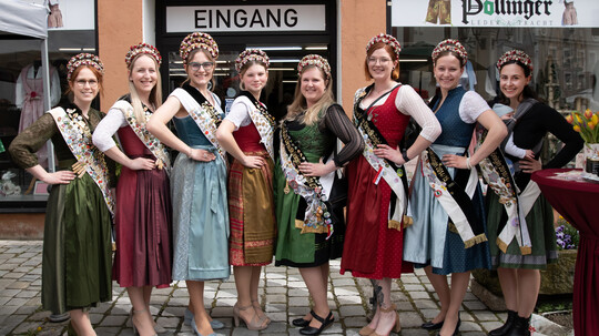Pöllinger Leder & Tracht: Ehemalige Dirndlköniginnen zu Gast