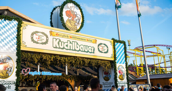 Offizieller Anstich durch den 1. Bürgermeister
