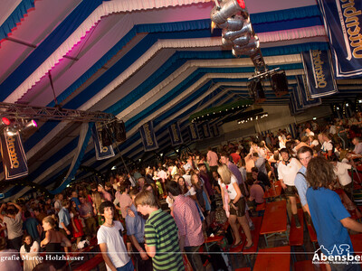 Top Stimmung im Ottenbräuzelt am Gillamoos