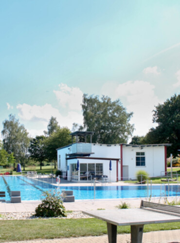 Blick auf das Abensberger Freibad