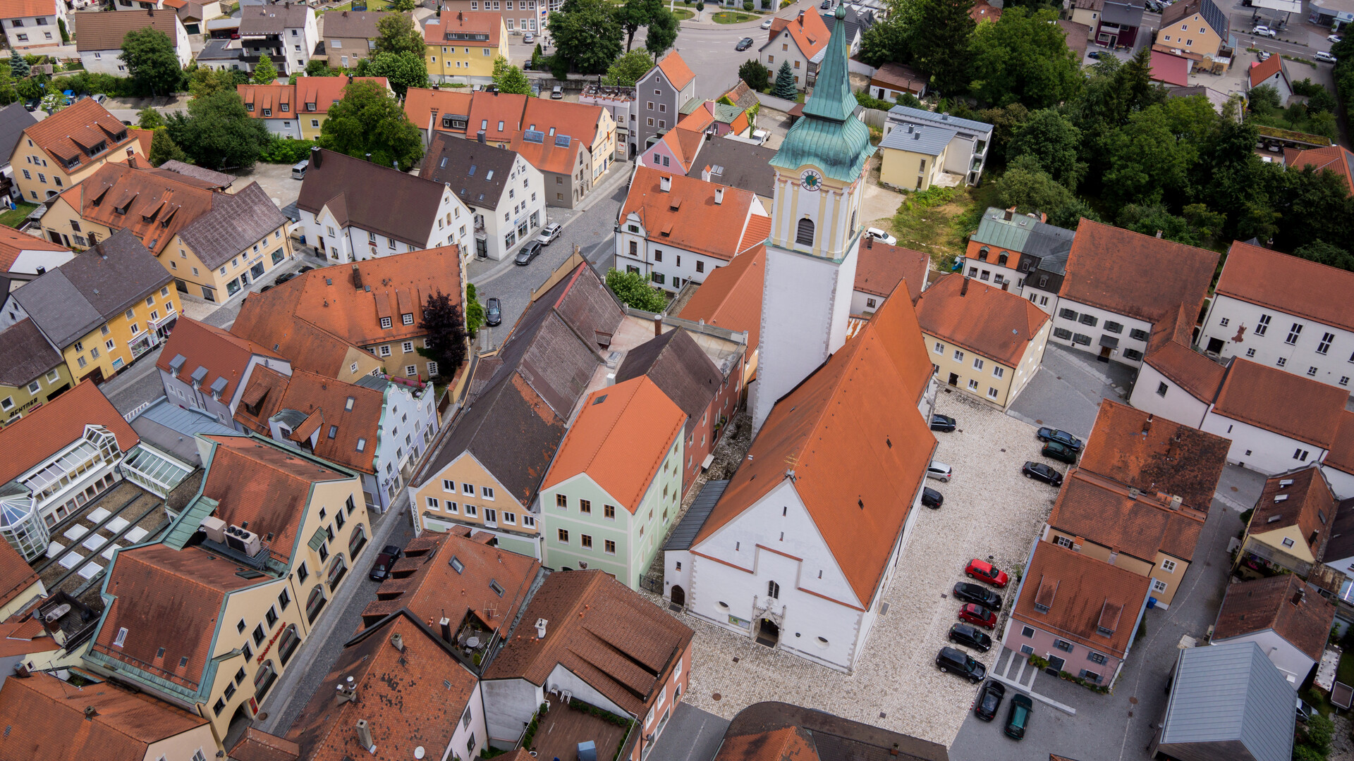Stadtpfarrkirche Sankt Barbara Abensberg von oben