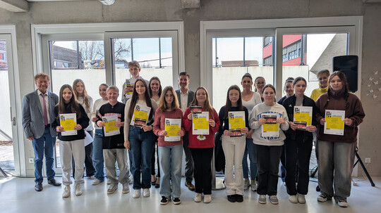 Raiffeisenbank unterstützt Malwettbewerb