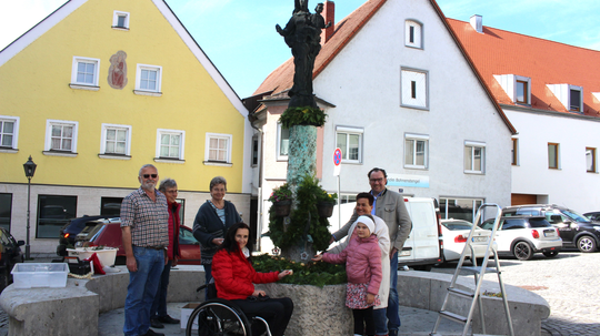 Abensberg hat wieder einen Osterbrunnen