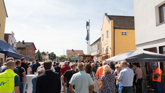 Abensberg feiert die Eröffnung der neuen Abensbrücke