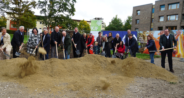 Feierlicher Spatenstich 