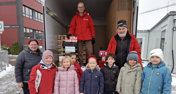 Weihnachtspäckchen im Lummerland abgeholt