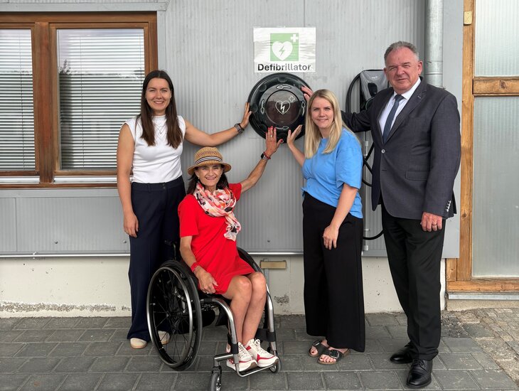 Neuer Defibrillator am Spargelhof Kügel