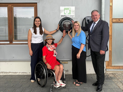 Neuer Defibrillator am Spargelhof Kügel