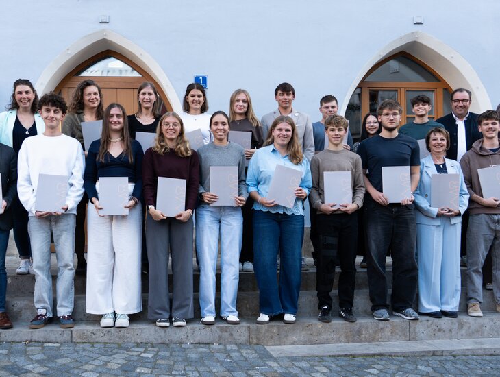 Abensberg ehrt seine besten Absolventen