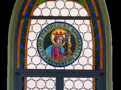 zweites Fenster Kreuzgang, Heilige Barbara, Patronin der Pfarrei Abensberg
