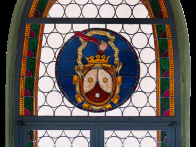 drittes Fenster Kreuzgang, Wappen des Karmelitenordens