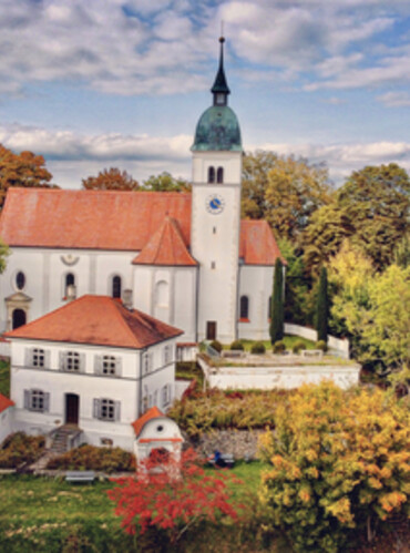 Südseite der Allersdorfer Wallfahrtskirche Mariä Himmelfahrt