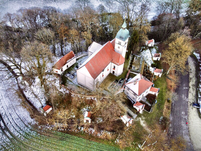 Allersdorfer Wallfahrtskirche Mariä Himmelfahrt von oben