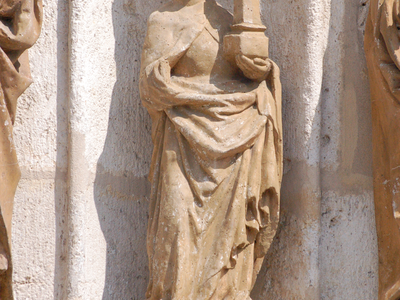 Barbarasstatue an der Kirchenmauer, Stadtpfarrkirche Sankt Barbara