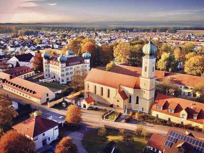 Wasserschloss, Kirche Sankt Vitus und Offenstetten