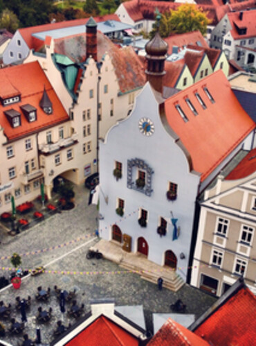 Stadtplatz und Rathaus Abensberg