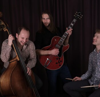 Your Daily Jazz Trio plays the music of Helmut Nieberle - Special Guest: Franziska Graz (voc)