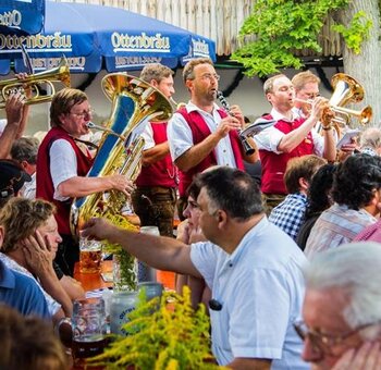 Höllentaler Blasmusik spielen auf zum Kirta-Tanz 